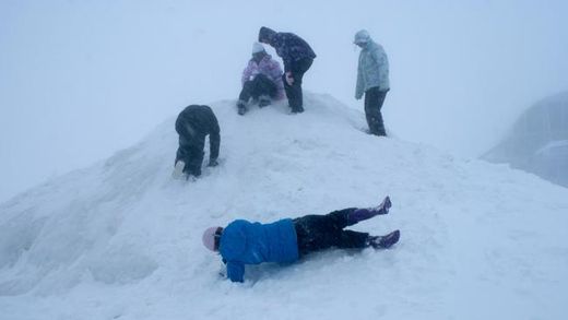 Cientos de esquiadores atrapados en el Mt Hutt, Nueva Zelanda 