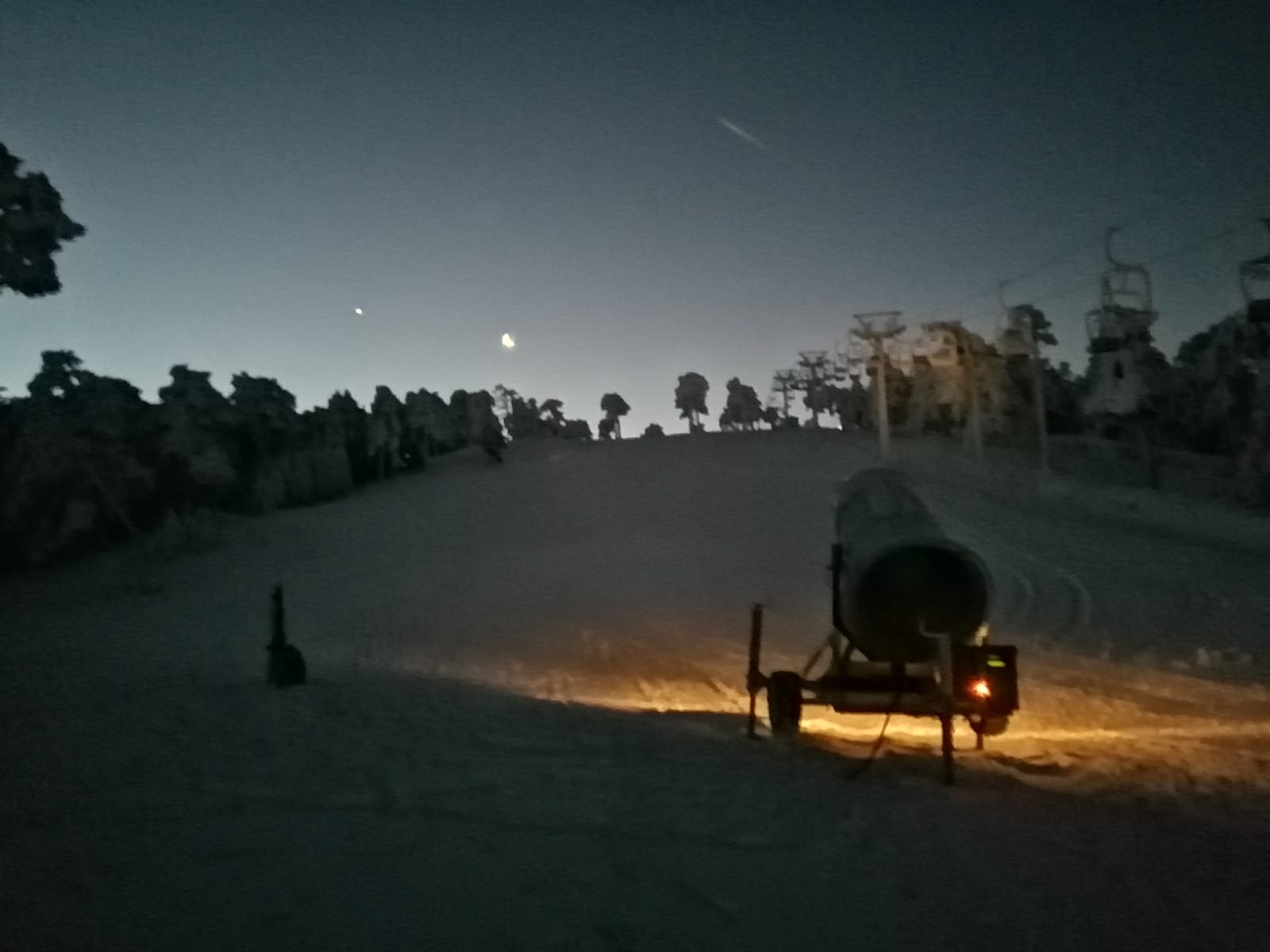 Navacerrada avanza hacia una nueva temporada de esquí entre la incertidumbre y la esperanza