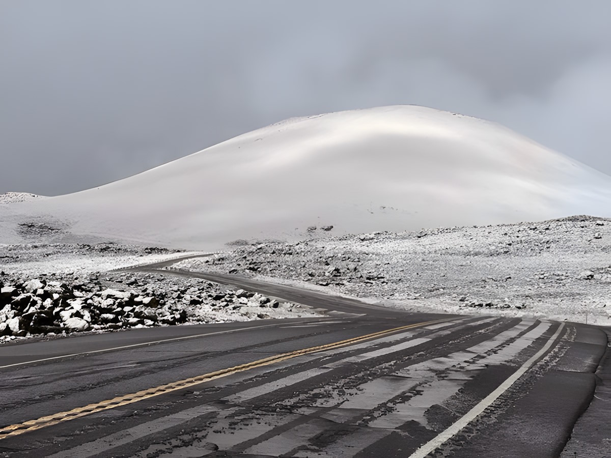 Nieve en Hawaii: el volcán Mauna Kea se cubre de blanco en pleno octubre