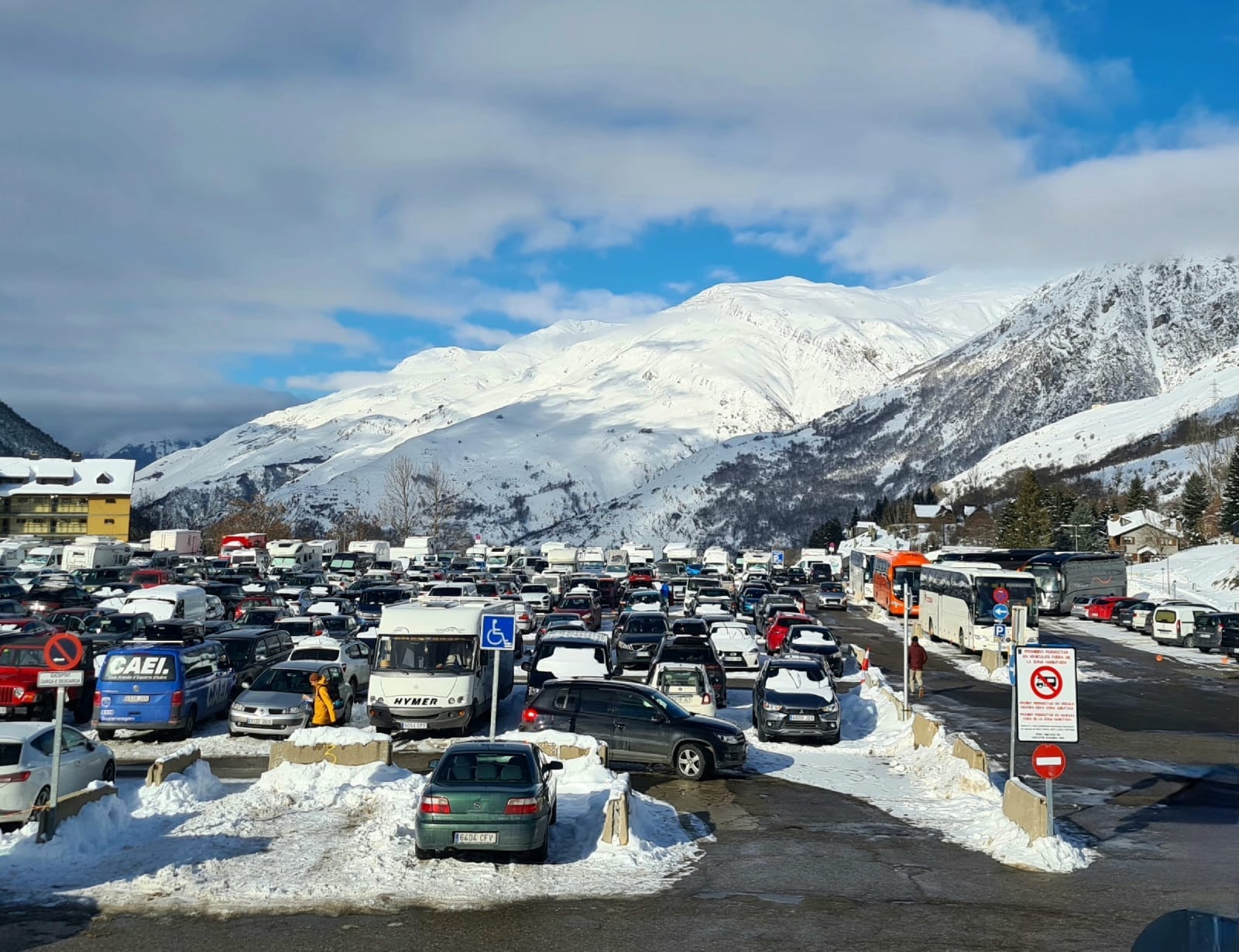 El gobierno aranés veta que Naut Aran prohiba las autocaravanas en el parking Baqueira 1.500.