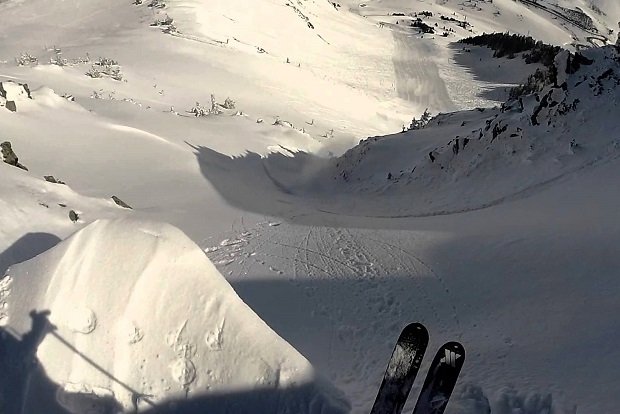 Un esquiador se dispone a hacer fuerapistas en el sector Peülla de Baqueira. Foto: archivo
