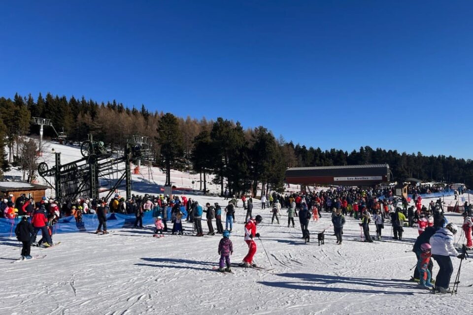 Font-Romeu Pyrénées 2000 recibe 10.000 esquiadores en un solo y roza su récord 