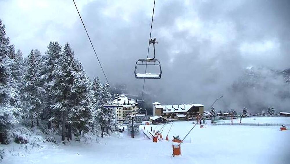 Port del Comte luce músculo en un inicio de temporada con más de medio metro de nieve