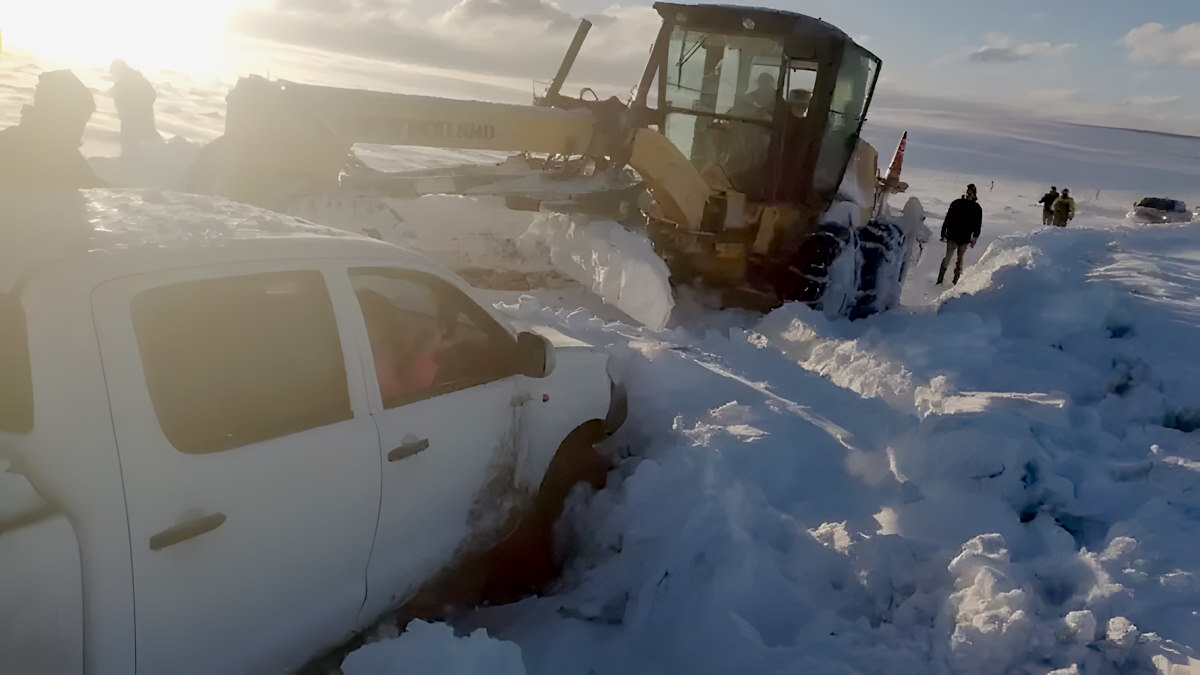 Rescate heroico en Chubut, Argentina: familia atrapada bajo la nieve es salvada