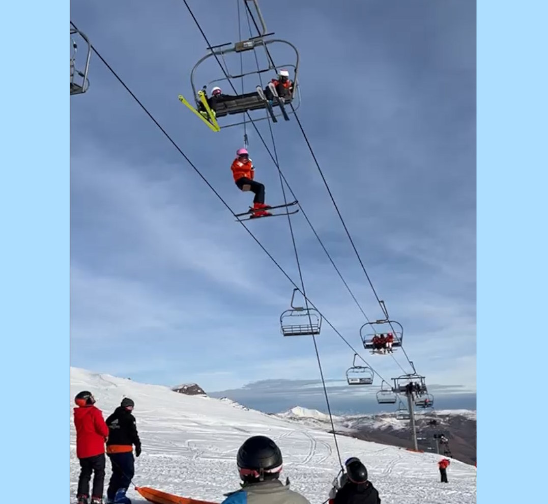 80 esquiadores quedan atrapados en un telesilla de Valle Nevado durante dos horas