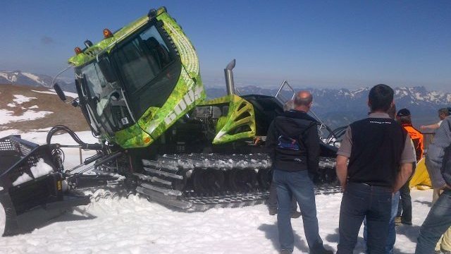 La estación de Les 2 Alpes ha probado la primera retrac pisapistas hibrida