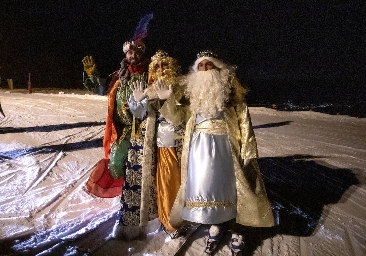 Sierra Nevada recibe a los Reyes Magos con una nevada como regalo anticipado