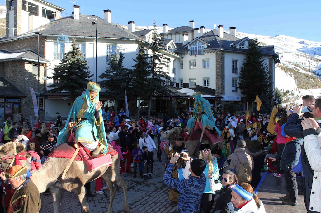 Los Reyes llegan esquiando a Sierra Nevada