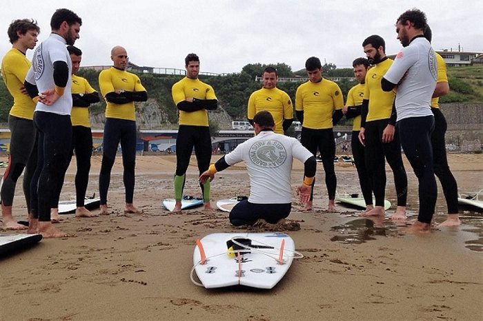 Cuatro días de Surf Camp para deportistas y técnicos de la RFEDI en Santander