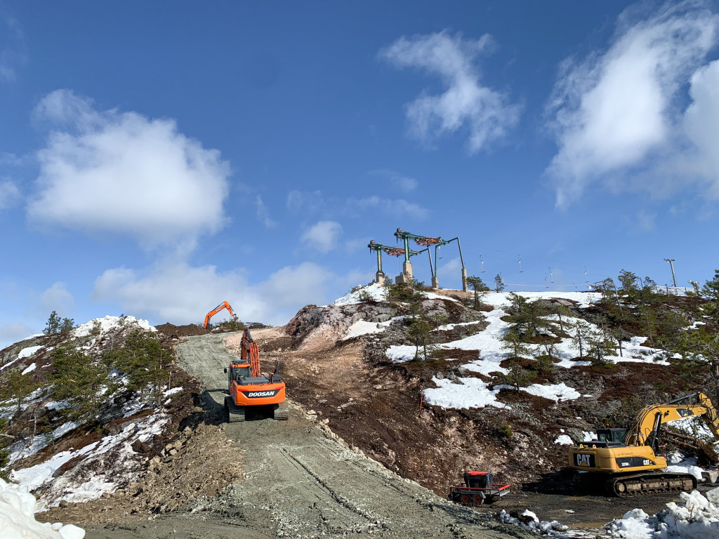 Ruka empieza a cultivar nieve, construir pistas y un telesilla cuando aún está abierta para esquiar