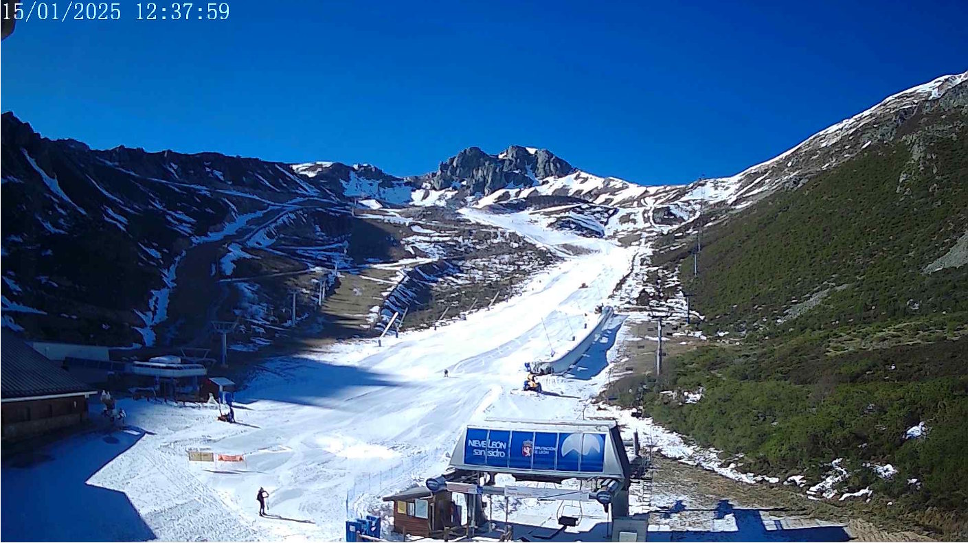 San Isidro reabre con nieve artificial y más de dos kilómetros esquiables