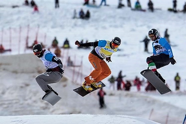 Riders de snowboard cross durante la carrera. Imagen cedida por Sierra Nevada 2017