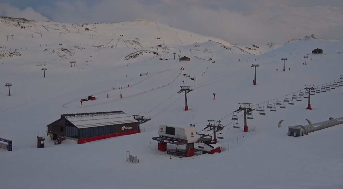 La estación de Sierra Nevada vuelve a la actividad tras el cierre por tormenta eléctrica