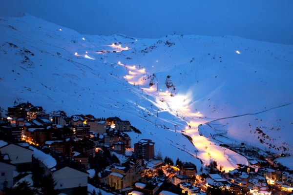 Diputación de Almería y Sierra Nevada promocionarán la práctica de esquí en los municipios