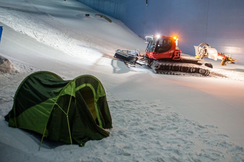 Ski Dubai instala tiendas de campaña para pasar la noche sobre la nieve