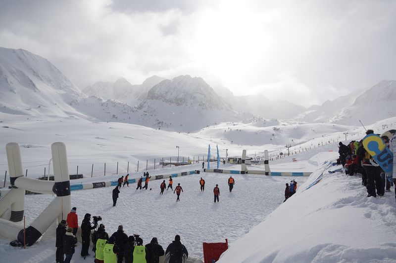 Éxito de público y participación en la primera edición del torneo Grandvalira Snowrugby 