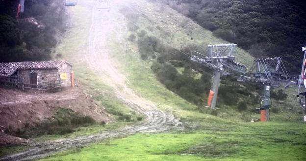 Arranca la temporada de esquí en Asturias con Pajares y Fuentes sin nieve y en modo turístico