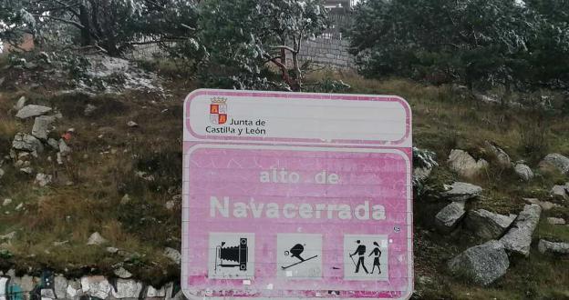 El Puerto de Navacerrada teme otro invierno con aglomeraciones y caos en sus accesos