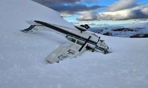 Una avioneta cae en una pista de esquí de Cerro Chapelco y sus ocupantes resultan Ilesos