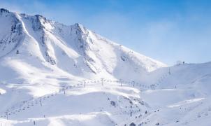 Astún y Candanchú inician la temporada de invierno con 50 km de pistas esquiables