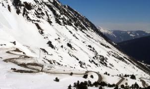 Piedras por el sur, nieve por el norte: amenazas en los accesos por carretera a los valles de Àneu