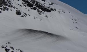 Noruega rocía un paso de montaña con 18 toneladas de cal negra para derretir la nieve