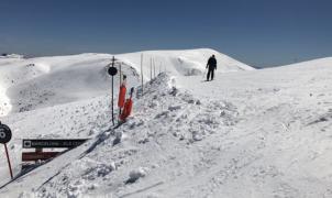 Un esquiador de 26 años muere en la Comabella de La Molina al impactar contra un paravientos