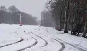 Un 4x4 destruye la única pista verde de la estación de esquí de Alti Aigoual