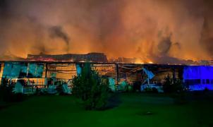 Un incendio calcina la mayor fábrica de esquís de Europa, propiedad de Fischer