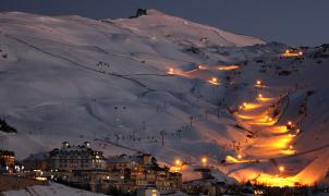 Sierra Nevada invierte más de un millón de euros en  renovar el alumbrado para el esquí nocturno