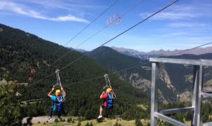 Grandvalira inaugura la tirolina más larga de los Pirineos