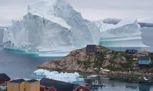 Desalojado un pueblo de Groenlandia por un iceberg que amenaza con destruirlo