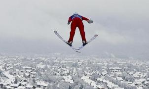 Anders Jacobsen vuela hacia la victoria en los saltos de esquí de Garmisch-Partenkirchen 