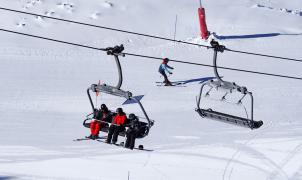 Diversión asegurada en las estaciones de esquí de Aramón: actividades y nevadas en el horizonte