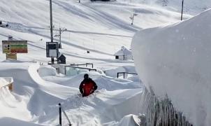Estaciones de esquí de la Patagonia cerradas “por exceso de nieve”