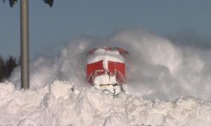 Espectacular vídeo de un tren cortando la nieve a toda velocidad por el este de Canadá