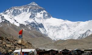 El Everest tiene un problema grave, 14 toneladas de mierda humana, y puede tener solución. 