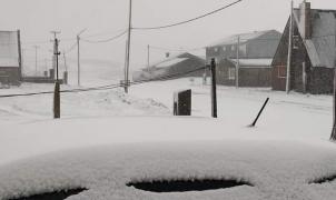 A cuatro días de la llegada del verano nieva intensamente en Copahue, Argentina