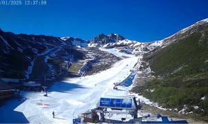 San Isidro reabre con nieve artificial y más de dos kilómetros esquiables