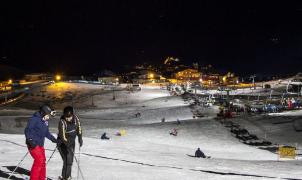 Sierra Nevada se ilumina para una noche esquiando bajo las estrellas a ritmo de Cabaret