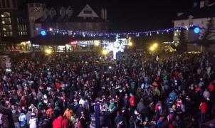 Sierra Nevada despide el año como se debe, campanas y música en la Plaza de Andalucía