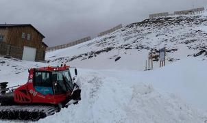 Sierra Nevada se prepara para abrir con el movimiento de nieve en sus cotas más altas