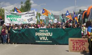 Gran protesta en Puigcerdà contra los Juegos de Invierno en el Pirineo 