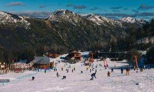 Últimas semanas de la temporada de esquí en Chile y Argentina, que extienden su oferta invernal