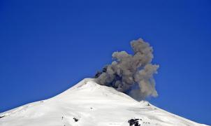 Impactante columna de cenizas en el volcán Villarrica: Vídeo  y detalles del fenómeno