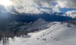  Wolf Creek inaugura la temporada de esquí 24-25 en EE.UU. con grandes acumulaciones de nieve