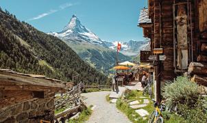 Zermatt quiere cobrar 13 euros a excursionistas y esquiadores de día para reducir el "sobreturismo" 