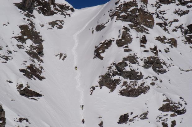 Verbier, subida de una canal por los freeriders.