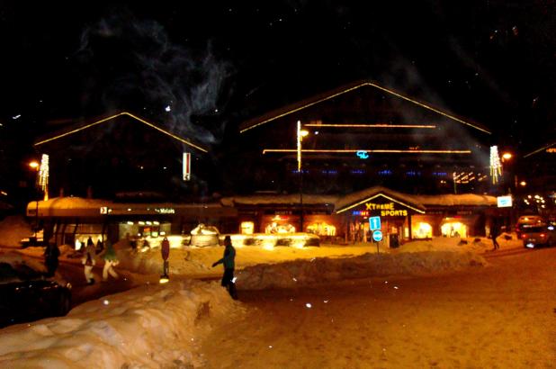 Verbier imagen nocturna de la población.