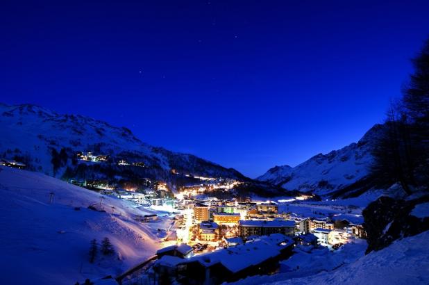 Italia, Valle de Aosta, Cervinia (Cervinia-Zermatt), Cervinia Nocturna